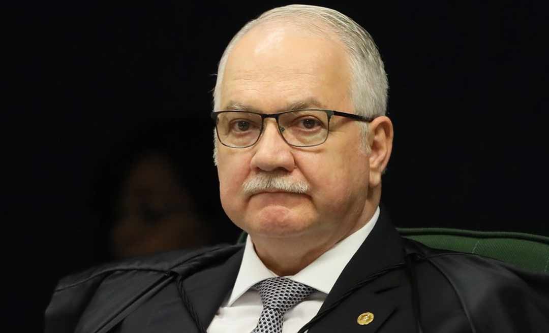 Fachin suspende tarifa zero na importação de armas