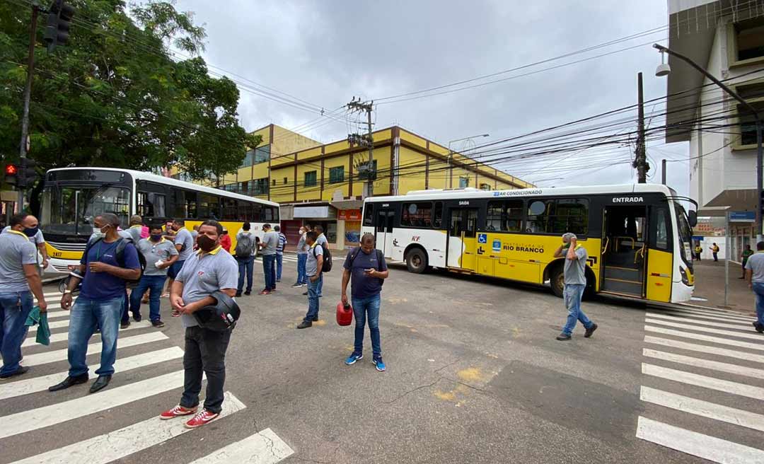 Motoristas fecham parte do centro de Rio Branco em protesto