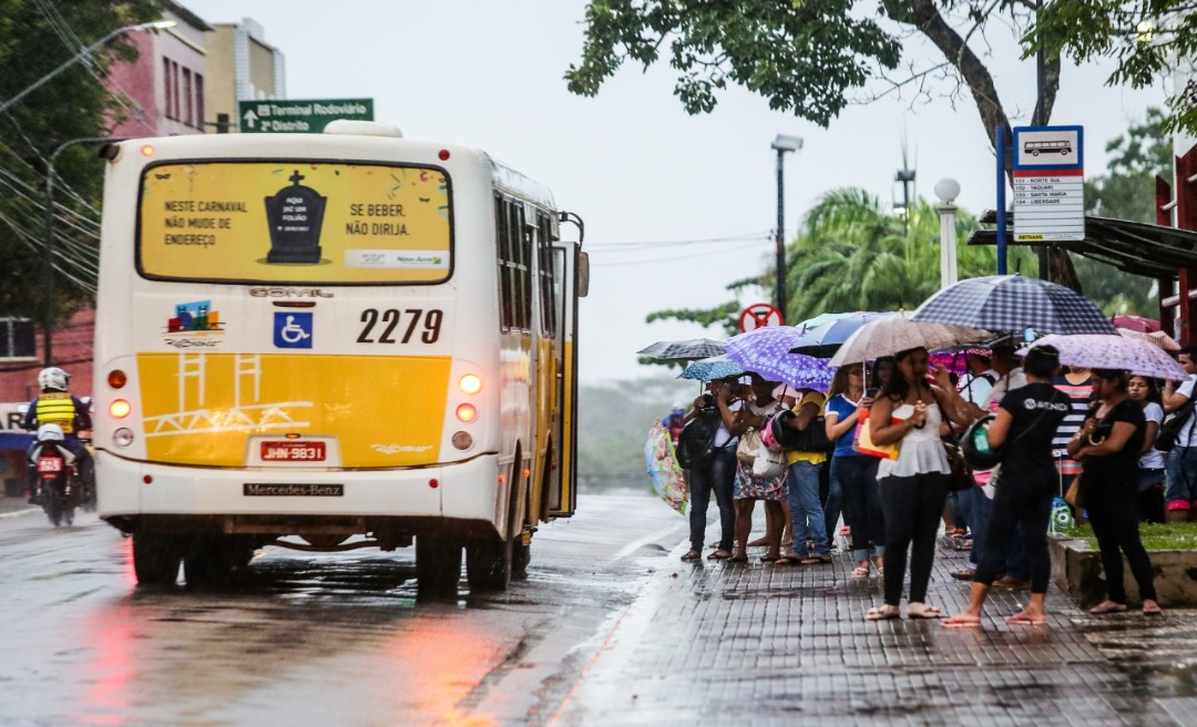 Prefeitura deve enviar novo projeto às pressas à Câmara pedindo autorização para repasse às empresas de ônibus