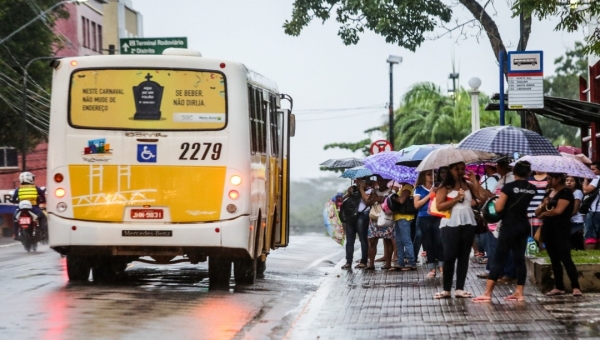 Prefeitura deve enviar novo projeto às pressas à Câmara pedindo autorização para repasse às empresas de ônibus