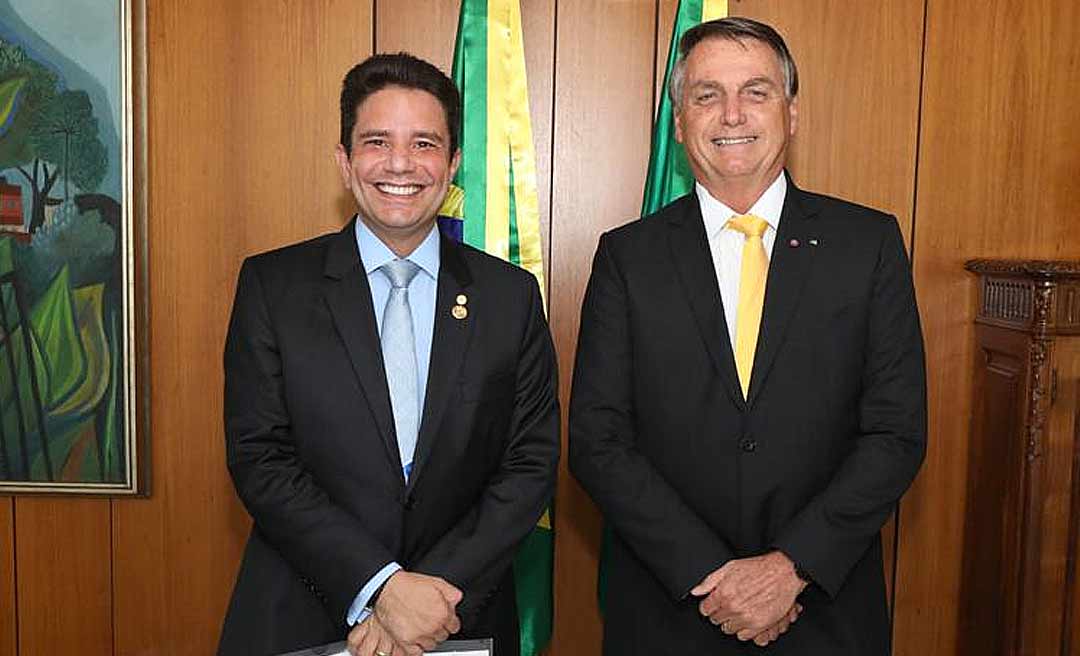 A convite de Bolsonaro, Gladson participa de lançamento do plano nacional de imunização contra a covid-19