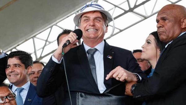 Bolsonaro: "Eu não vou tomar a vacina e ponto final. Problema meu"