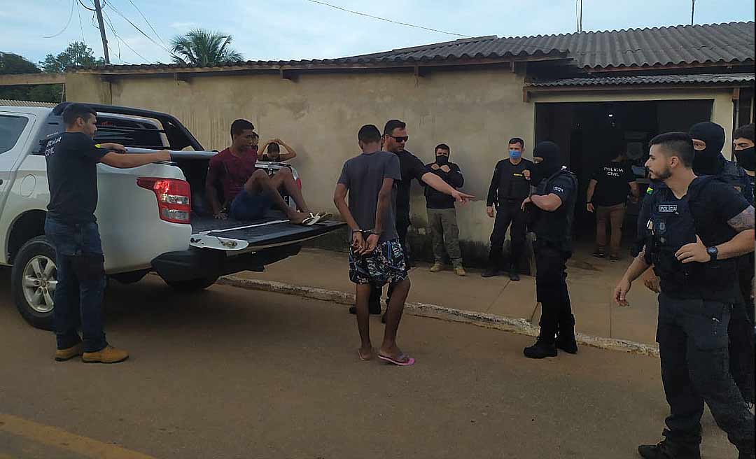 Polícia Civil cumpre mandados e prende cinco pessoas em flagrante por tráfico no Bujari