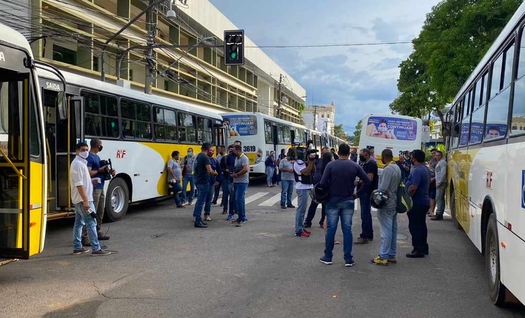 Motoristas voltam a fechar o Centro de Rio Branco um dia após vereadores rejeitarem projeto de repasse às empresas