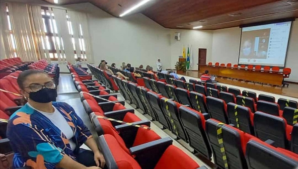 Sinproacre participa de votação em eleição para escolha do presidente do Fórum Estadual de Educação