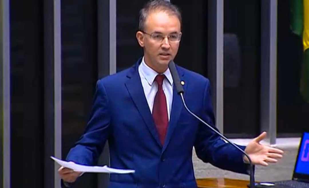 Leo de Brito destaca preocupação com o avanço da pandemia e o fim do auxílio emergencial durante a última sessão do ano