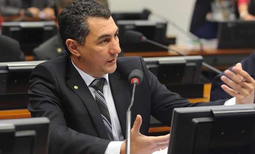 Jesus Sérgio apresenta projeto para aumentar verba do governo federal para a educação básica