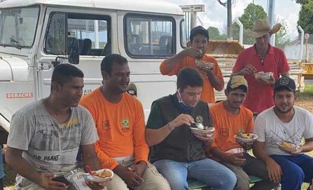 Em vistoria ao aeroporto de Tarauacá, Gladson almoça marmitex com trabalhadores e faz agradecimentos  