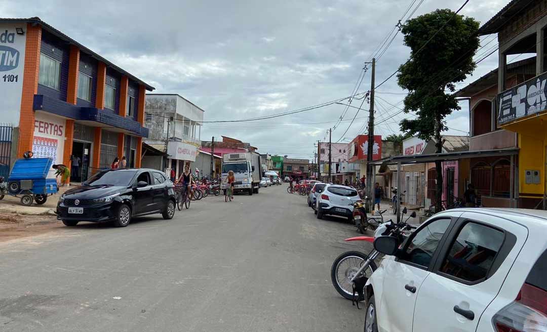 A cidade de Tarauacá amanhece com comércio movimentado às vésperas do Natal