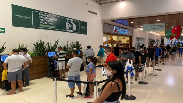 Movimentação no Via Verde Shopping causa aglomeração; controle é falho