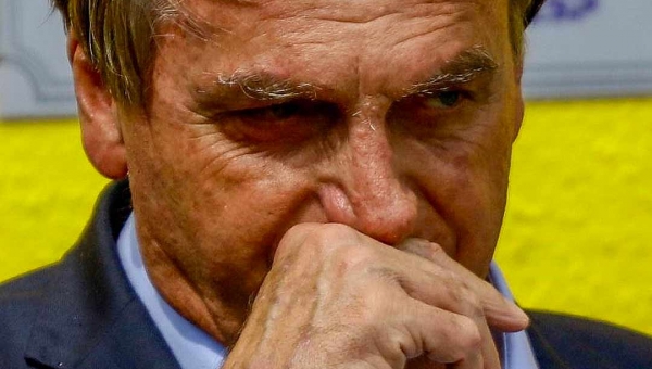 'Eu tive a melhor vacina, o vírus', diz Bolsonaro