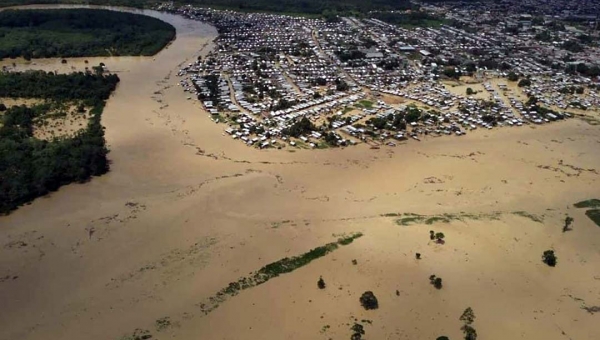 Enchente do rio Tarauacá atinge cerca de 18 mil pessoas e cinco mil casas já foram afetadas 
