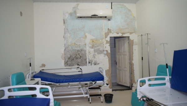 Hospital de Xapuri tem só um médico, que atende ao mesmo tempo pacientes com covid-19 e até grávidas