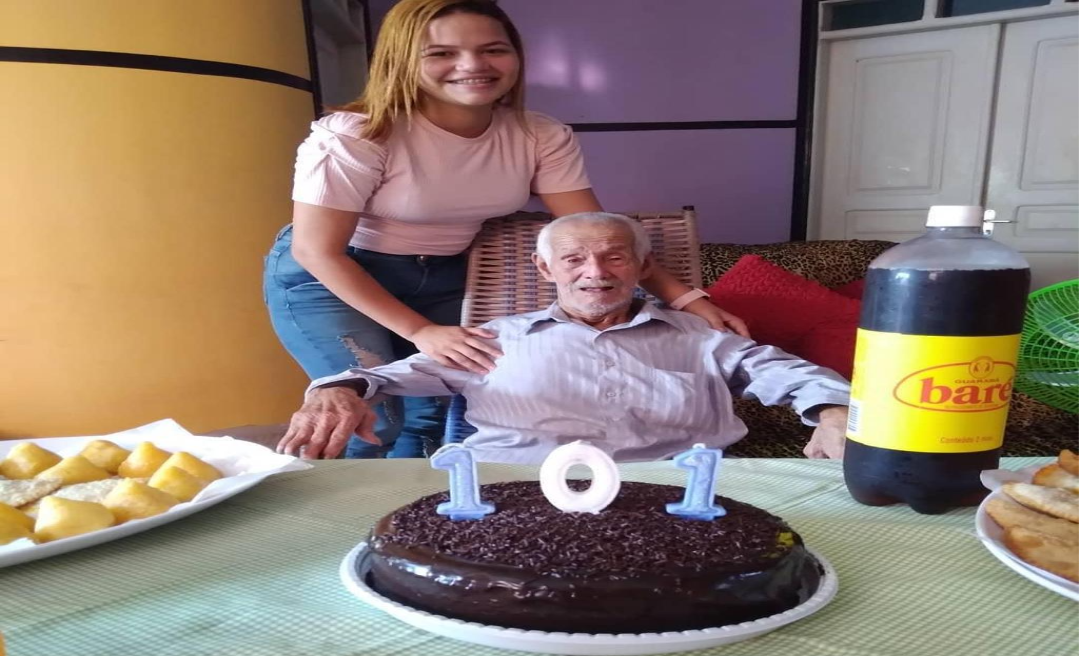 Em Tarauacá, idoso completa 101 anos de vida e neta diz: “passar de um século é um privilégio de poucos!”