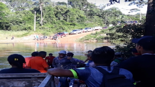 Sem ponte, travessia do Riozinho do Andirá se tornou um tormento para os agricultores do Tocantins