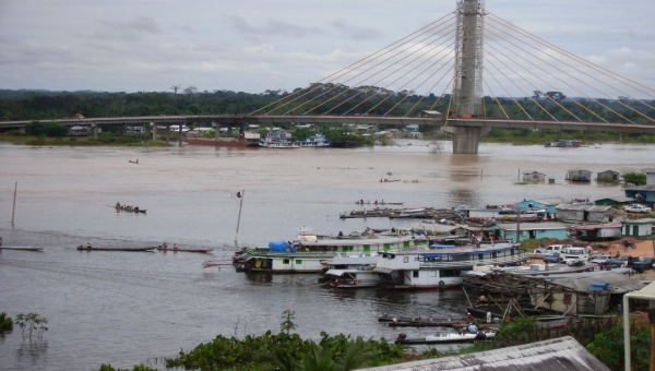 Rio Juruá volta a transbordar em Cruzeiro do Sul e desabriga três famílias