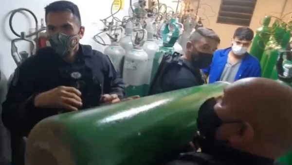 AM: 33 cilindros de oxigênio escondidos são apreendidos pela polícia em Manaus
