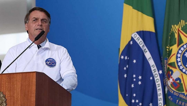 Recado a Doria? "Vacina é do Brasil, não é de nenhum governador", diz Bolsonaro 