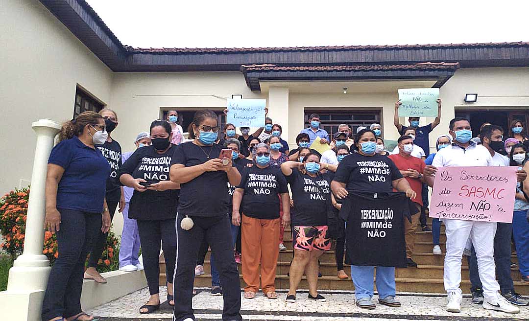 Trabalhadores da Saúde fecham vias do Centro de Rio Branco em protesto contra terceirização