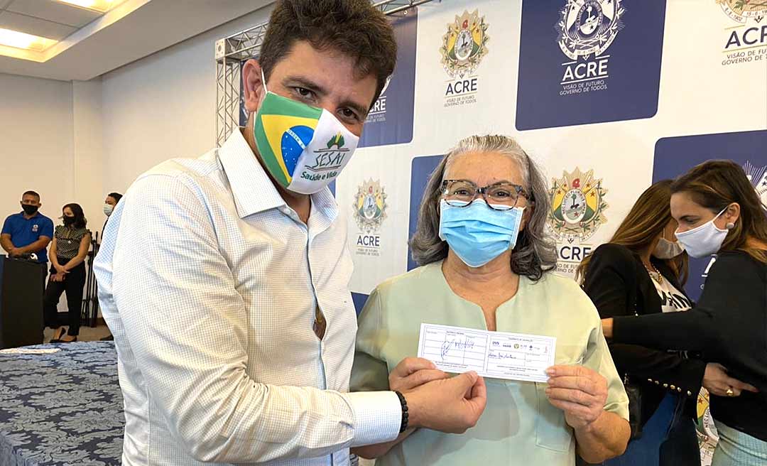 “Foi com muito prazer que aceitei ser vacinada”, diz enfermeira que recebeu a 1ª dose da CoronaVac