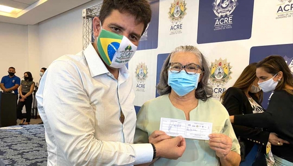 “Foi com muito prazer que aceitei ser vacinada”, diz enfermeira que recebeu a 1ª dose da CoronaVac