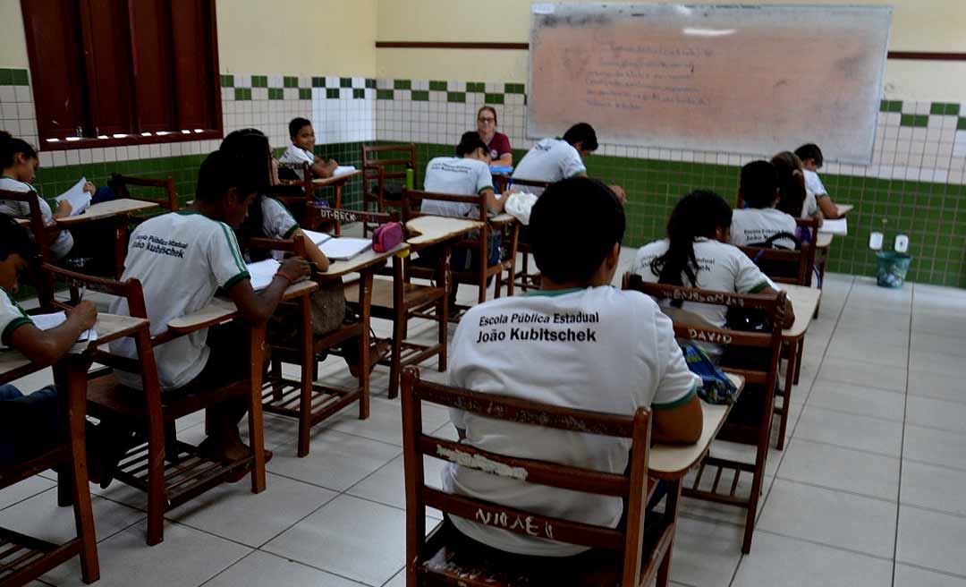 Em nota, trabalhadores das redes estadual e municipal de Rio Branco dizem que sem vacinação e ganho salarial não retornam às salas de aula