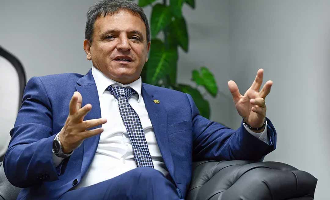Senador acreano, aliado de Bolsonaro, critica Macron, Merkel e Biden por interferência na Amazônia