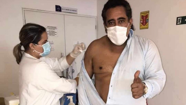 Médico Jackson Ramos, ex-vereador, recebe vacina anticovid: "Esperei muito por esse momento"