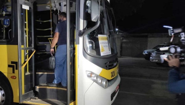 Criminoso armado toca o terror em ônibus lotado da linha do bairro Sobral