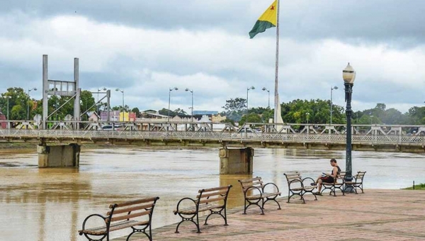 Nível do Rio Acre aumenta mais e chega a 10,80 metros neste domingo