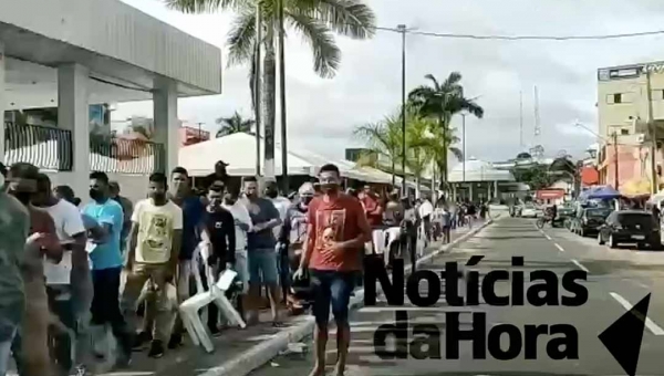 Em Cruzeiro do Sul, aglomerações continuam nas filas da Caixa e situação preocupa