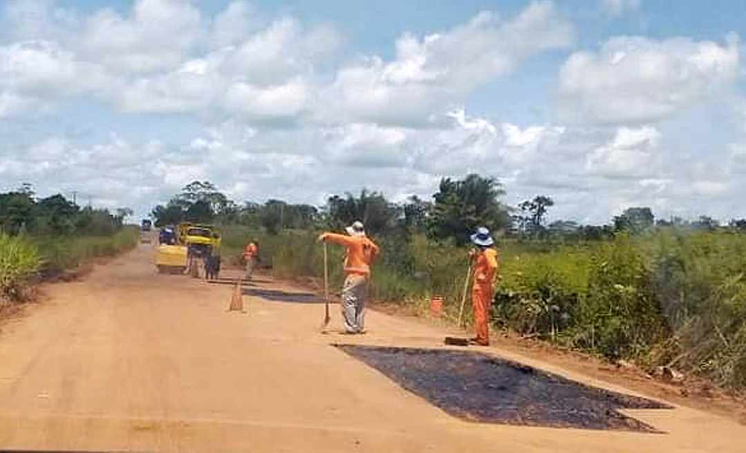 Após solicitação de Roberto Duarte, Estrada do Agricultor recebe tapa-buracos