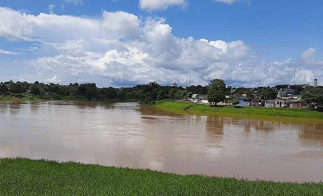 Rio Acre está a menos de um metro da cota de alerta em Rio Branco, informa Defesa Civil