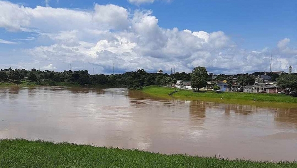 Rio Acre está a menos de um metro da cota de alerta em Rio Branco, informa Defesa Civil