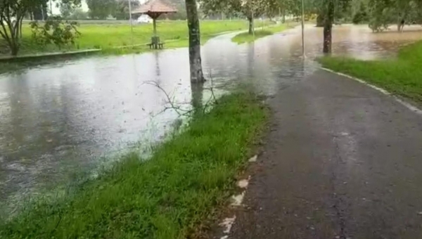 Sibá vai ao Pinicão do Universitário, que encheu após a chuva, e se diz encantado com a "paisagem" 