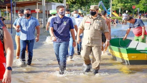 Gladson visita bairros alagados e coloca estrutura do governo à disposição da prefeitura 