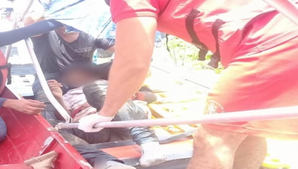 Bombeiros fazem resgate de homem atingido por tiro acidental em Sena Madureira 