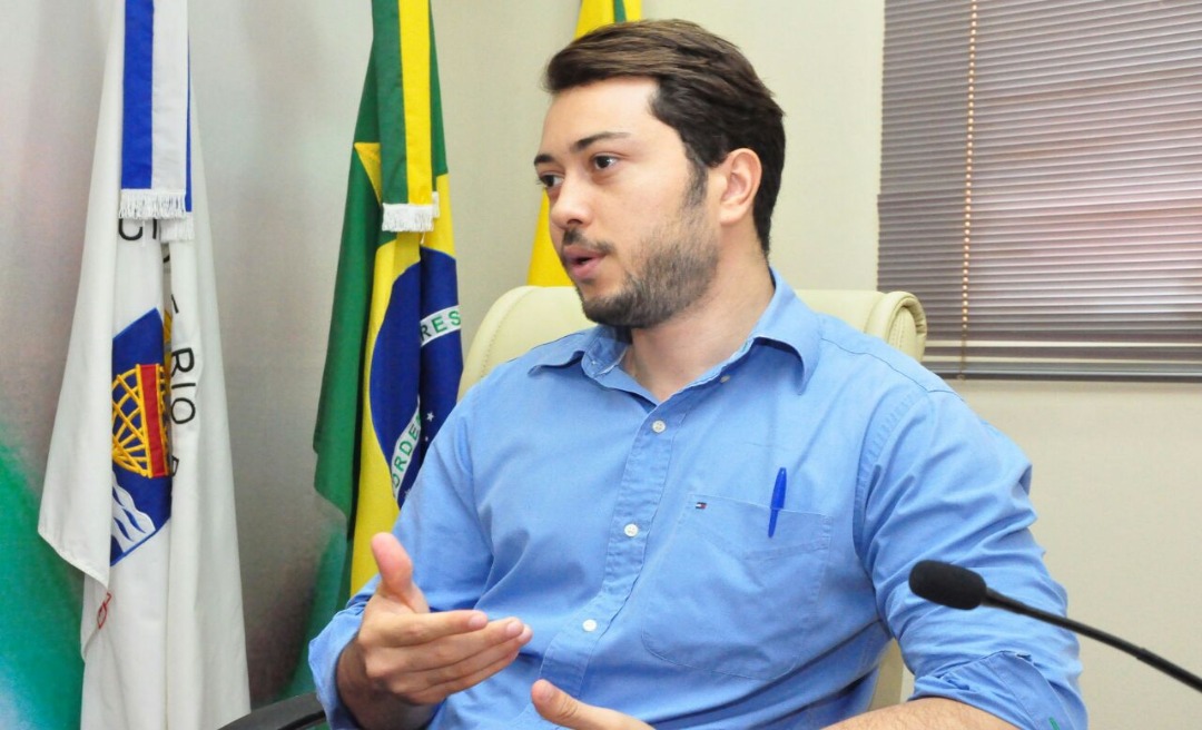 "Frank Lima não apresentou nenhum plano de combate à dengue e de vacinação", diz Jarude 