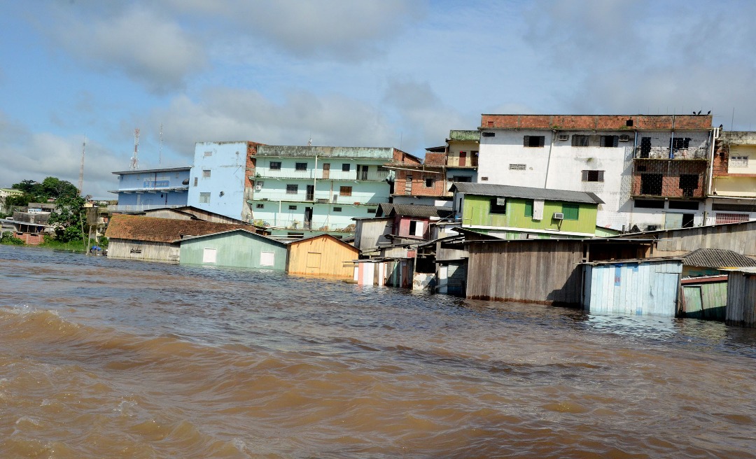 Cheia do Rio Juruá já atinge 5 mil famílias em Cruzeiro do Sul; 18 estão desalojadas