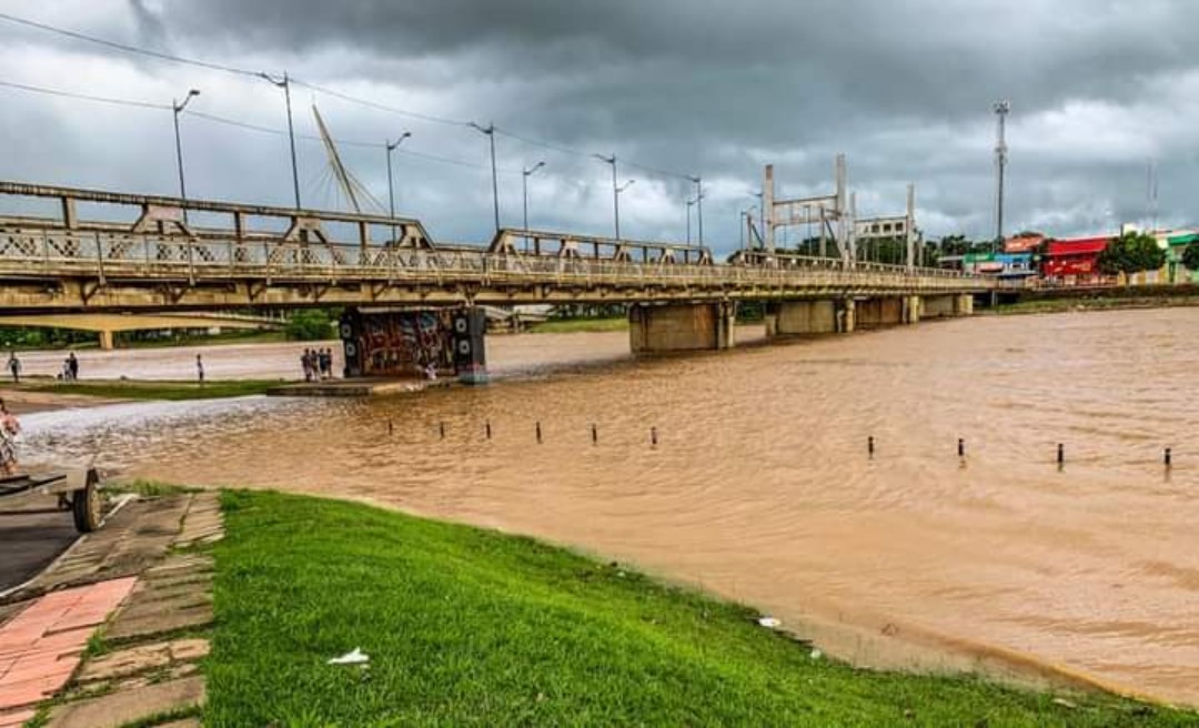  Rio Acre sobe rápido e oito famílias são removidas na Capital; "Agora é operação de guerra", diz coordenador da Defesa Civil