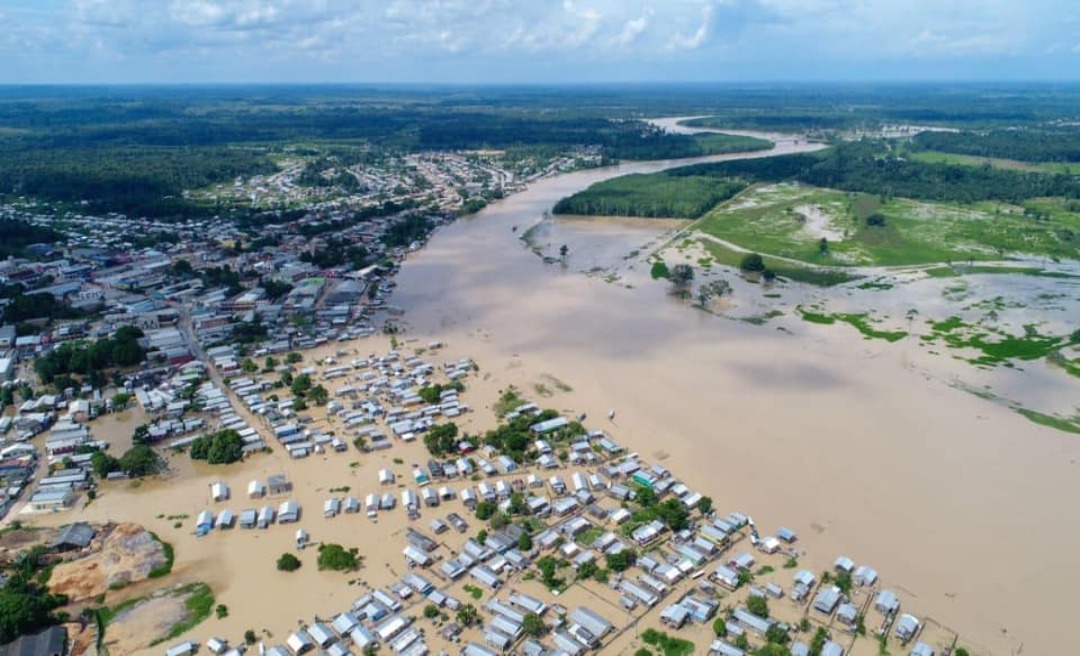 Nível do Tarauacá continua subindo e enchente já é considerada uma das maiores enfrentadas pelo município