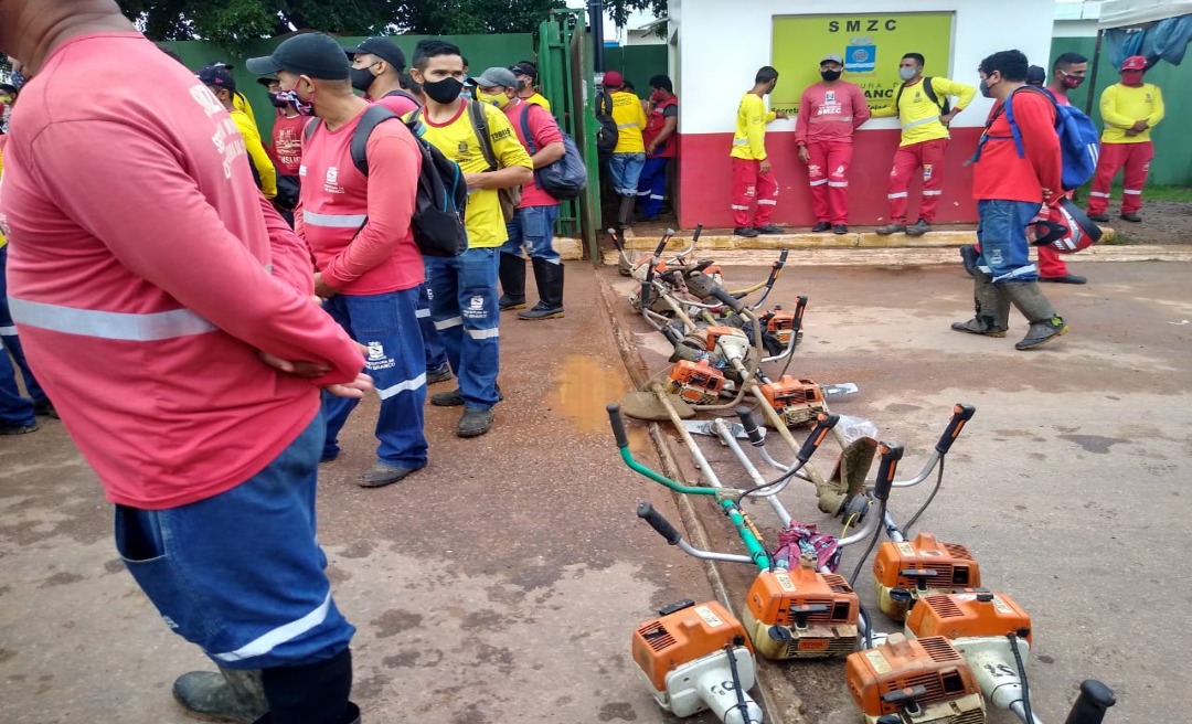 Em Rio Branco, roçadores e garis estão com salários atrasados, e caçambeiros podem parar