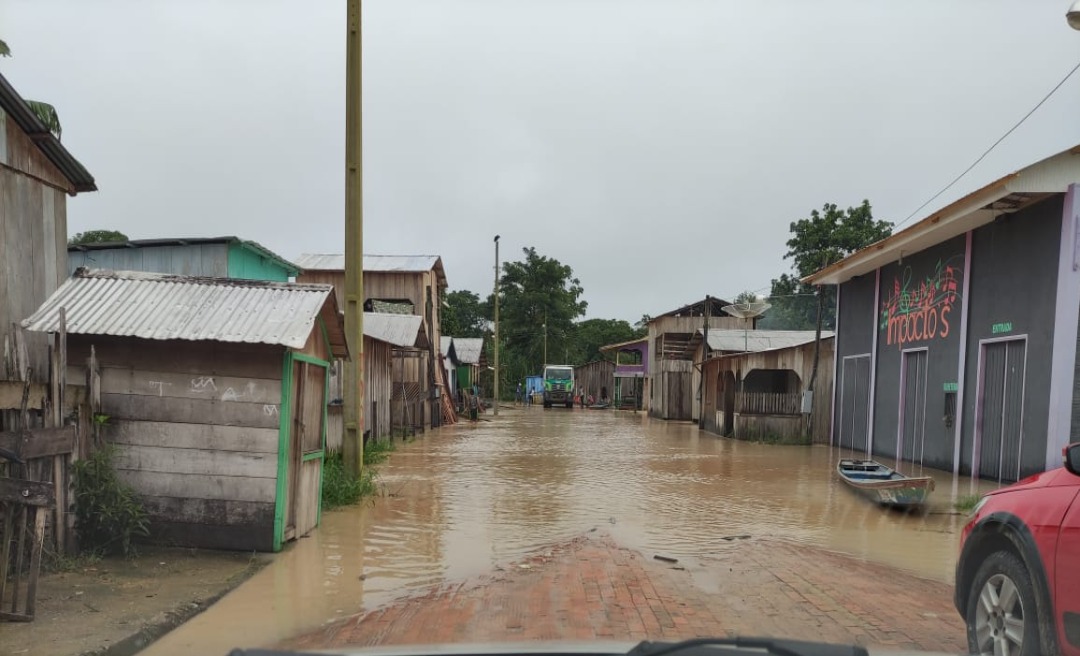 Em Jordão, enchente já atinge o bairro Kaxinawá e famílias começam a sentir os efeitos