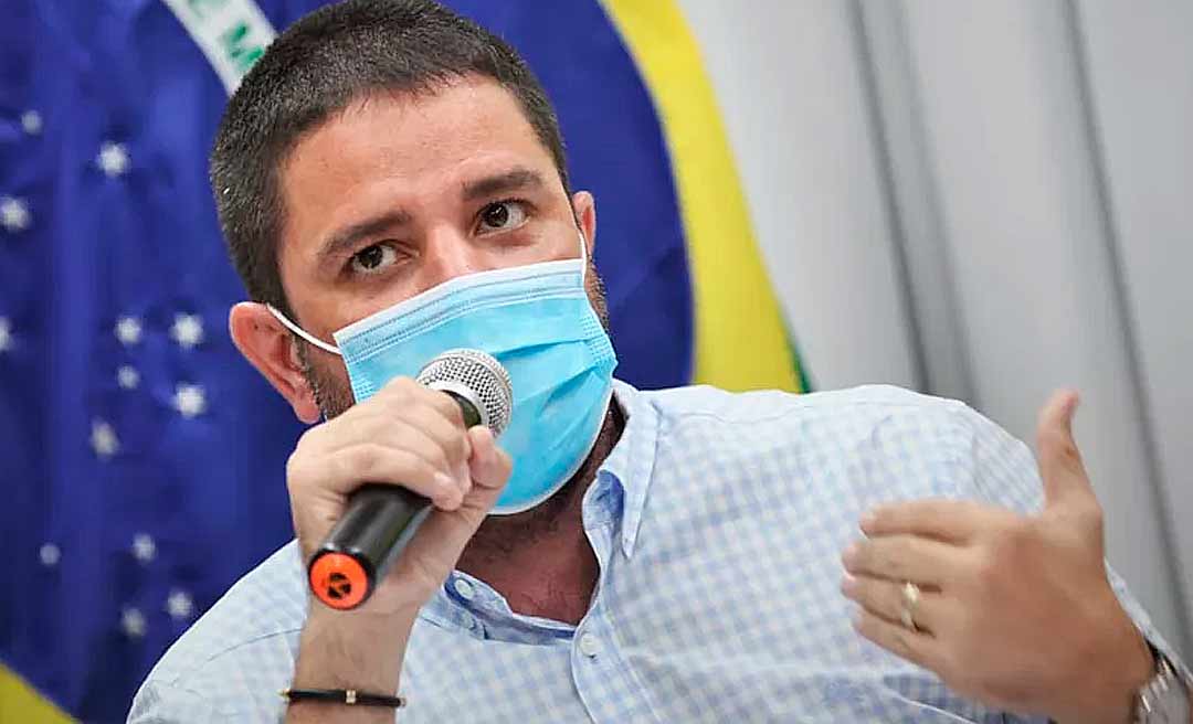 Gladson decreta estado de emergência por causa de enchentes, dengue e covid-19