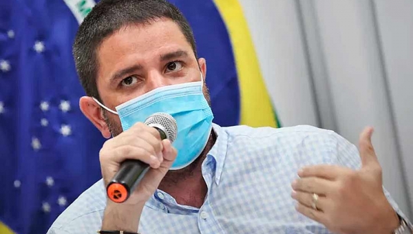 Gladson decreta estado de emergência por causa de enchentes, dengue e covid-19