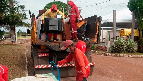 Prefeitura de Rio Branco começa a levar famílias desabrigadas ao Parque de Exposições