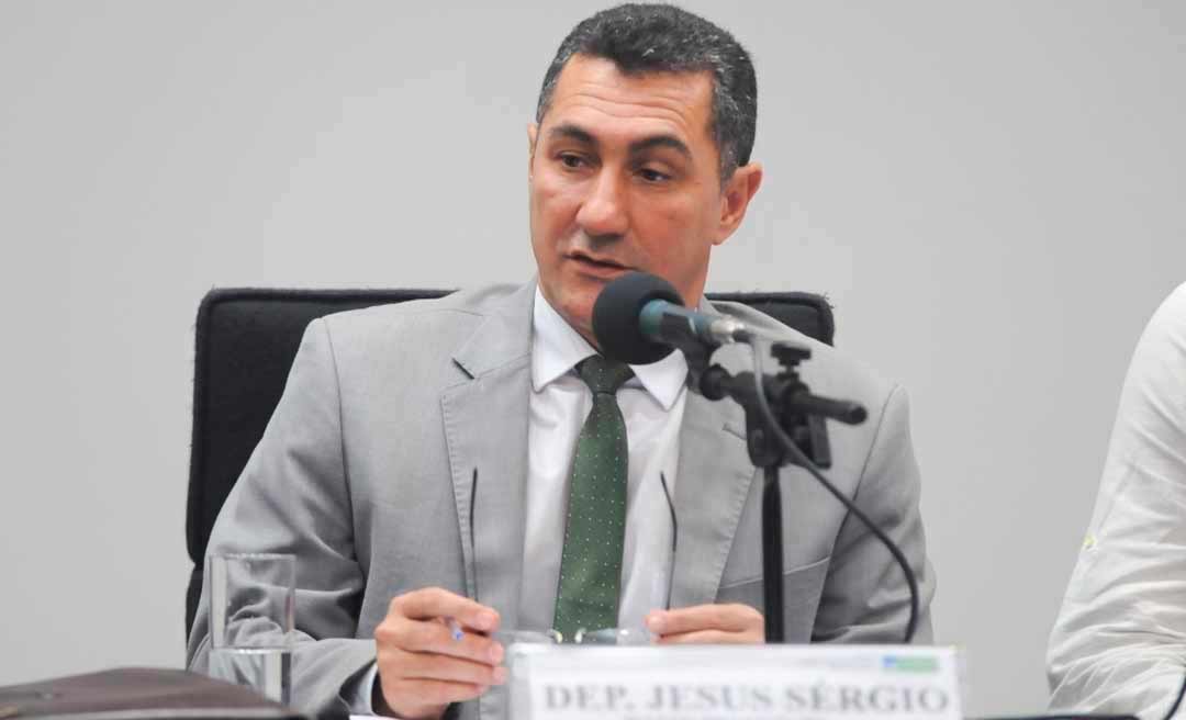 Jesus Sérgio solicita ao Ministério da Saúde prioridade na vacinação em massa na Região Norte