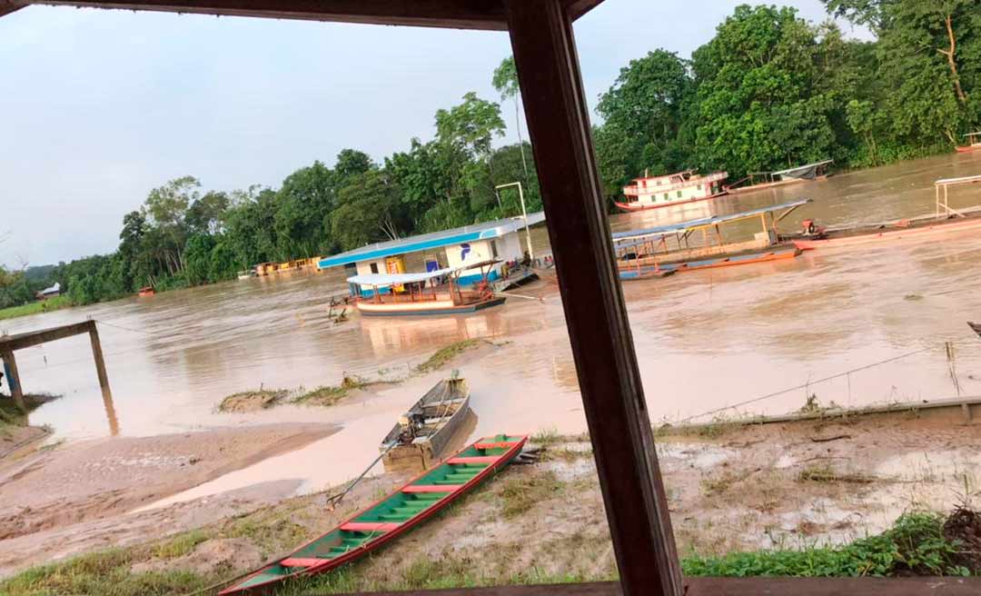 Rio Jordão apresenta sinais de vazante, após dias de caos para os moradores