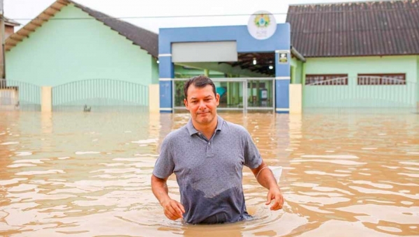 Deputado Roberto Duarte visita áreas alagadas em Tarauacá e Feijó