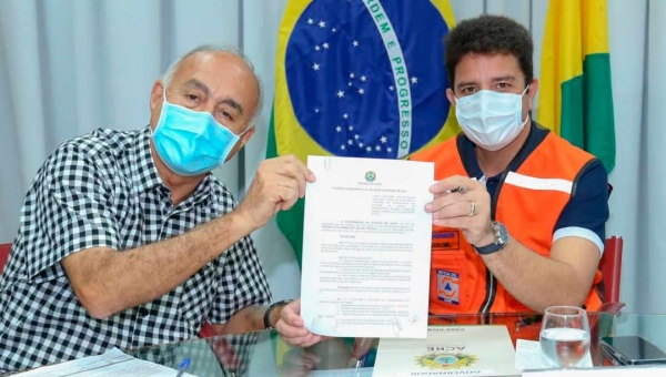 Gladson e Bocalom assinam decreto que cria comissão para reverter saneamento para a prefeitura